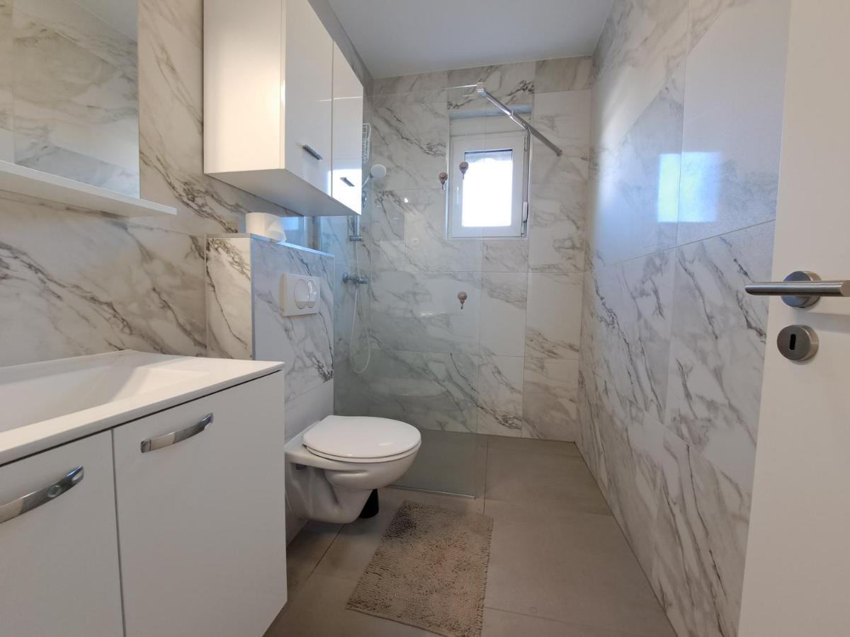 Holiday Apartman Каштела Екстер'єр фото